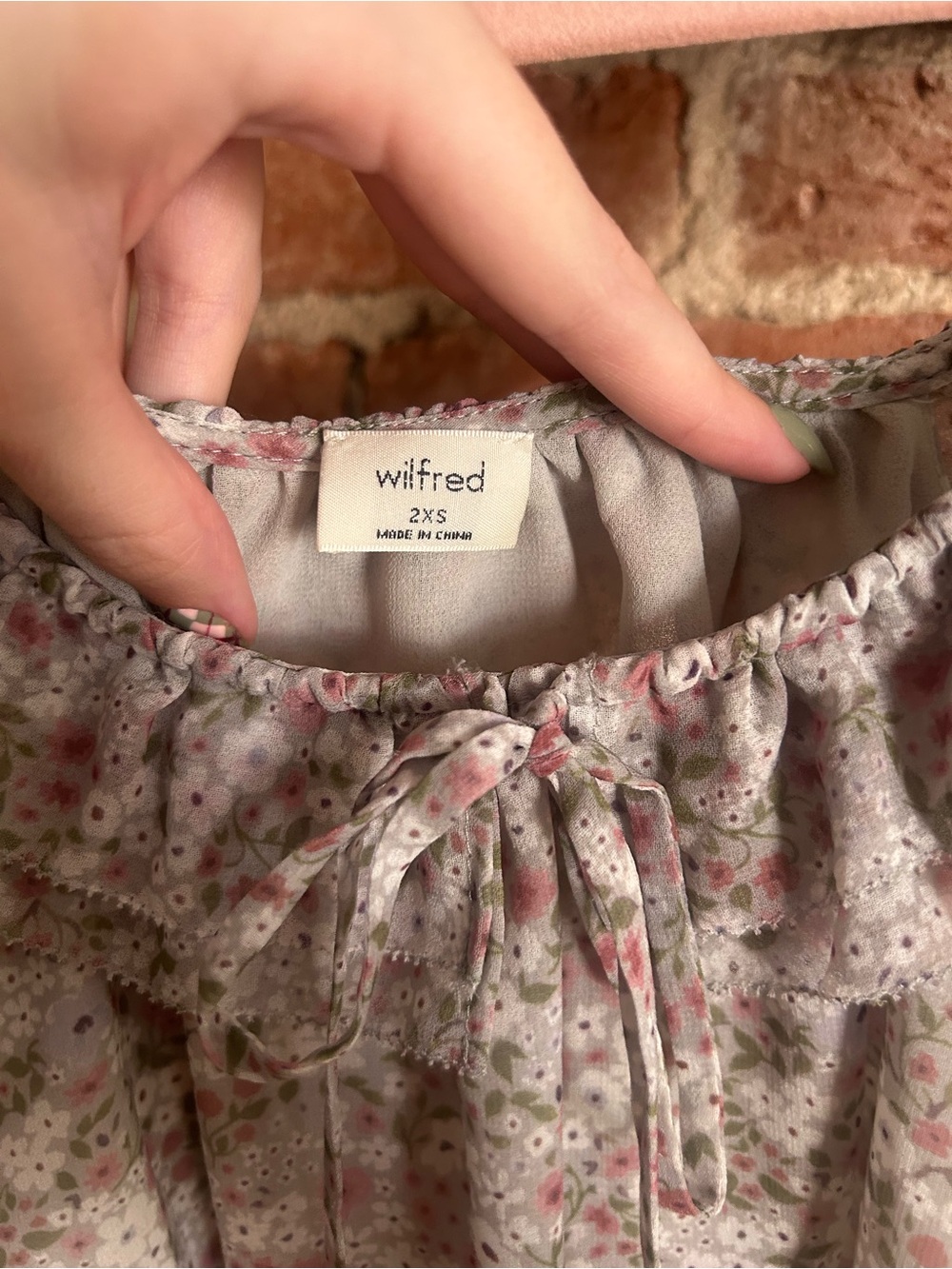 Aritzia Reverie Blouse - Picture 4 of 5